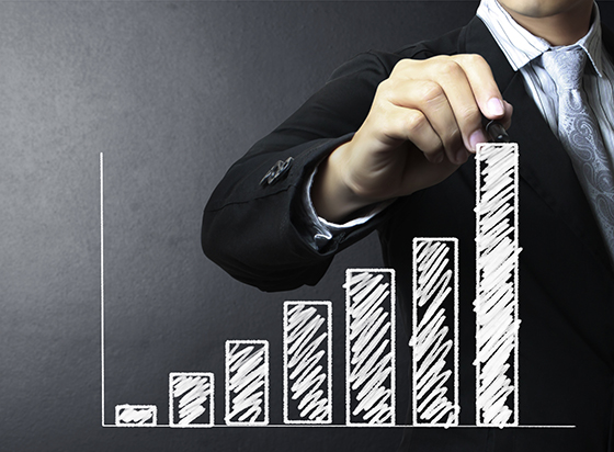 Business man  drawing a graph